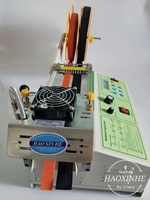 Machine à tisser les étiquettes tissées et machine à couper les rubans en polyester
