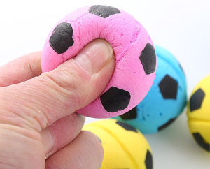 Juguete de <span class=keywords><strong>pelota</strong></span> de látex <span class=keywords><strong>para</strong></span> mascotas de Color de empalme de venta <span class=keywords><strong>loca</strong></span>, juguete único <span class=keywords><strong>para</strong></span> masticar <span class=keywords><strong>perros</strong></span> de fútbol, juguete interactivo colorido <span class=keywords><strong>para</strong></span> Limpieza de dientes de mascotas - Product Image 2