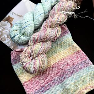 Filato di puro cotone 100% morbido di luce solare tinto a mano per il bambino lavorato a maglia all'uncinetto mercerizzato per la primavera estate - Product Image 1