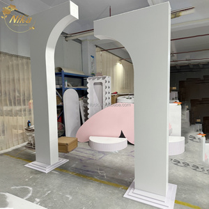 NIKA Décoration de toile de fond blanche en PVC de haute qualité avec lustre, arche murale 3D en acrylique décalée pour <span class=keywords><strong>mariage</strong></span> - Product Image 3