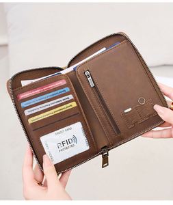 Porte-passeport en cuir Crazy Horse vintage avec protection RFID, logo personnalisé, accessoire de voyage multifonctionnel - Product Image 3