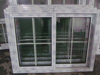 Fenêtre coulissante à simple vitrage en profilé PVC UPVC avec design de grille décorative pour fenêtres de maison