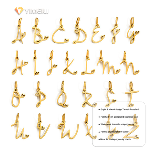 YIMEIL&Fashion A-Z 26 Lettres Pendentifs DIY Accessoires de Bijoux pour Bracelet Collier Breloques <span class=keywords><strong>en</strong></span> Acier Inoxydable pour <span class=keywords><strong>la</strong></span> Fabrication - Product Image 1