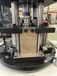 Machine à poinçonner portable pour portes en aluminium et fenêtres en <span class=keywords><strong>PVC</strong></span>, modèle à verrouillage, machine à poinçonner à air pour trous fraisés - Product Image 2