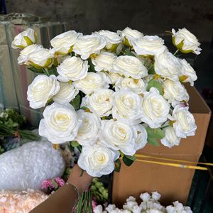 <span class=keywords><strong>Rosas</strong></span> Artificiales Blancas de Tacto Real, Populares, con 3 Cabezas, para Navidad, Graduación, Día de la Madre, Año Nuevo, Acción de Gracias y Otras Ocasiones - Product Image 2