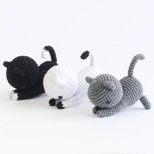 Mini chaton au crochet personnalisé, petit chat amigurumi en coton, jouet - Product Image 1