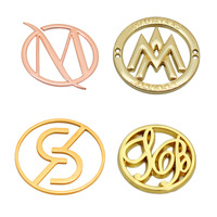 Nouvel échantillon de porte-étiquettes en aluminium avec logo en creux, noir, forme personnalisée, autocollant pour vêtements, étiquettes métalliques