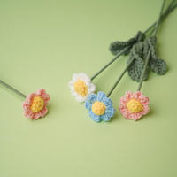 Bouquet de marguerites tricotées à la main, arrangement floral moderne au crochet, personnalisable pour la Saint-Valentin, Halloween