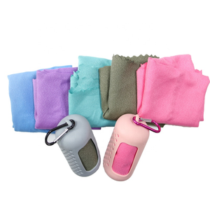 ผ้าเช็ดตัวไมโครไฟเบอร์แบบเย็นสำหรับเล่นกีฬา พิมพ์โลโก้ได้ ซึมซับน้ำได้ดี พร้อมซิลิโคนเคส สำหรับออกกำลังกายและเล่นกีฬา - Product Image 2