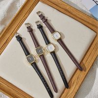 Nouvelle montre pour couple de style coréen tendance, minimaliste, chic, vintage, style Harajuku, quartz, bracelet en acrylique, alliage carré, 10 mm