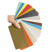 Revêtement en poudre thermodurcissable à base de résine pour application électrostatique par pulvérisation, ignifuge pour surfaces en polyester