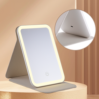Miroir cosmétique de voyage pliable carré argenté avec logo personnalisé, miroir de maquillage portable de table avec lumière LED, loupe personnalisée