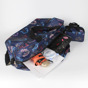 Bolsa de lona plegable con estampado de dibujos animados, bolsa de almacenamiento grande para viaje con correa para el hombro para uso en viajes - Product Image 4