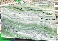 Dalles de marbre onyx vert poli luxueuses et modernes pour la décoration intérieure d'hôtels