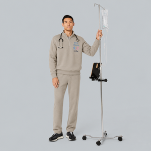 Sweat-shirt personnalisé écologique tissé pour infirmière de soins intensifs néonataux (SIN) avec broderie personnalisée RN et empreinte de bébé, à fermeture éclair quart de tour - Product Image 5