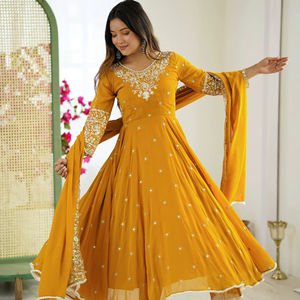 Conjunto Anarkali Tradicional Premium con Lentejuelas para Fiestas RTC 5913 - Product Image 1