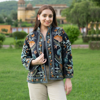 Veste pour femme en velours noir élégamment conçue, ornée de broderies Suzani complexes, art traditionnel et style moderne, manteau pour filles