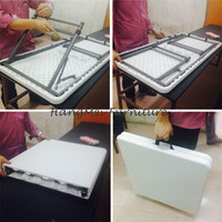 Table pliante en plastique blanc de 6 pieds en gros, cadre en métal durable, légère, imperméable, pour hôtel, salle à manger, banquet, conférence, restauration