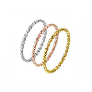 Anillo Apilable de Acero Inoxidable con Diseño de Cuerda Trenzada en Acabado Dorado, Oro Rosa y Plateado - Product Image 6