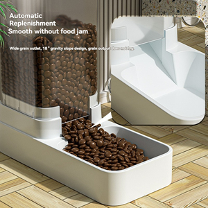 Taşınabilir Premium Evcil Hayvan Mama Kabı 3.8L Yerçekimli Su 2.1kg Mama Dağıtıcı 28.5cm Yükseklik Modern Tasarım Kolay Temizlenir Köpekler ve Kediler için - Product Image 5