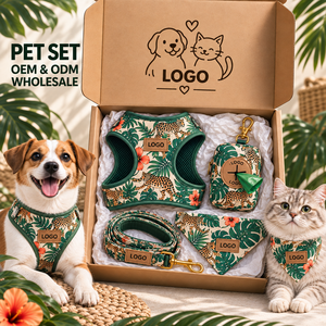 Ensemble Harnais, Laisse et Bandana à Imprimé Floral pour Animaux de Compagnie avec Distributeur de Sacs à Déjections et Accessoires Dorés, en Polyester Respirant, Taille Moyenne pour Chiens et Chats - Product Image 1
