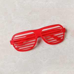 <span class=keywords><strong>Occhiali</strong></span> Stile Shutter Colorati Neon per Feste Anni '80, <span class=keywords><strong>Occhiali</strong></span> da Sole con Fessure per Bambini e Adulti, Accessorio Retrò per Feste a Tema Rock, Pop Star e Disco - Product Image 4