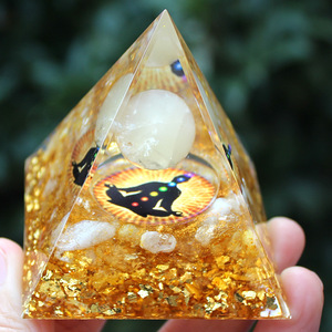 Pirámide de Citrino en Resina Epoxi, Adorno de Escritorio para Oficina, Diseño Feng Shui - Product Image 2