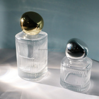 Flacon de parfum en verre cylindrique à motif vertical avec logo personnalisé, 30 ml, 100 ml, bouchon sphérique, pulvérisateur à pompe, diffuseur à bâtonnets, MOQ 100 pièces