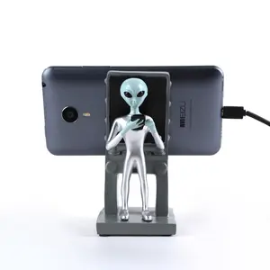 Hot Selling Cartoon Phone Holder ET Lazy Person Phone Holder Resin Alien Mobile Phone Holder