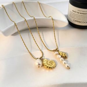 สร้อยคอทองคำแท้พร้อมจี้รูปตัวอักษร  ราคาขายส่ง B2B สำหรับตลาดต่างประเทศ  ผ่านการรับรองมาตรฐาน RoHS  ผลิตจากเหล็กเคลือบ IP สีดำ - Product Image 1