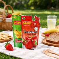 Pochette d'emballage alimentaire irrégulière pour jus de fruits, imprimée sur mesure, brillante, avec encoche de déchirement facile et trou de suspension, qualité alimentaire