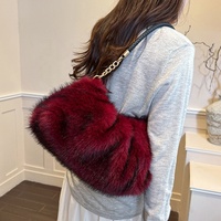 Sac hobo Zeyu en fausse fourrure de renard rouge vin, cuir tressé et chaîne métallique, sac à bandoulière pour femme, sac à main en fausse fourrure écologique pour l'hiver et les soirées