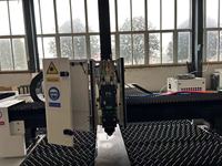 Máquina de corte por láser de fibra de metal de 4mm con 6000W para acero de alta productividad y sistema de control Cypcut