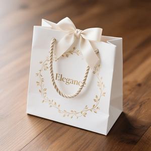 ถุงกระดาษสำหรับนาฬิกาทำจากฟอยล์สีขาวหรูหราบรรจุภัณฑ์ของขวัญเครื่องประดับตกแต่งโลโก้ของตัวเองไฮเอนด์ตามสั่ง - Product Image 1