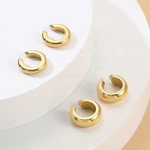 <span class=keywords><strong>ต่าง</strong></span><span class=keywords><strong>หู</strong></span>หนีบแบบไม่ต้องเจาะ<span class=keywords><strong>หู</strong></span> สแตนเลสชุบทอง 18K รูปทรงวงรี สำหรับผู้หญิง - Product Image 6