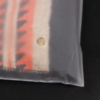 Pochettes recyclées personnalisées avec votre propre logo Sac d'emballage givré pour vêtements d'expédition avec zip-lock Sacs en plastique