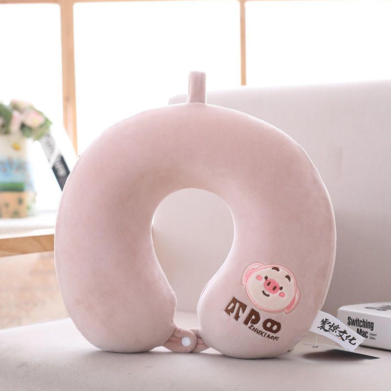 หมอนรองคอรูปตัวยูลายหมูสีชานม