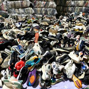 Venta al por mayor de zapatillas deportivas de segunda mano los hombres de Marca mixta de un grado Premium Original usado zapatos - Product Image 5