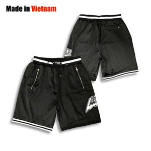 Pantalones cortos de baloncesto negros personalizados Bolsillo con cremallera Pantalones cortos de baloncesto deportivos de alta calidad - Product Image 1