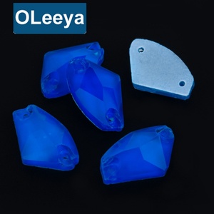 Strass à coudre OLeeya A3 en verre de qualité, couleurs néon, forme galactique, pour la décoration de bikinis, justaucorps et robes de danse - Product Image 1