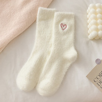 Benutzerdefinierte Logo Mode Winter Nerz Samt Pelzigen Flor Socken Weiß Plüsch Verdickt Warm Schlafen Bett Boden Casual Polyeste