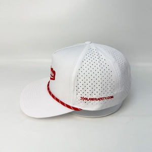 Casquette de baseball et de golf sportive à 5 panneaux, imperméable, avec logo personnalisé en patch de caoutchouc PVC, perforations découpées au laser pour le surf - Product Image 3