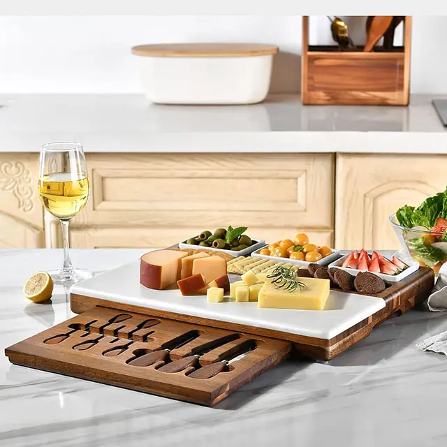 Ensemble de planche à fromage personnalisée en marbre blanc de haute qualité avec 3 bols en céramique ensemble de couverts en acier inoxydable ensembles de planche de charcuterie et cadeaux