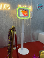 Photomaton iPad blanc avec livre d'or audio-vidéo, microphone de téléphone portable, portable pour mariages