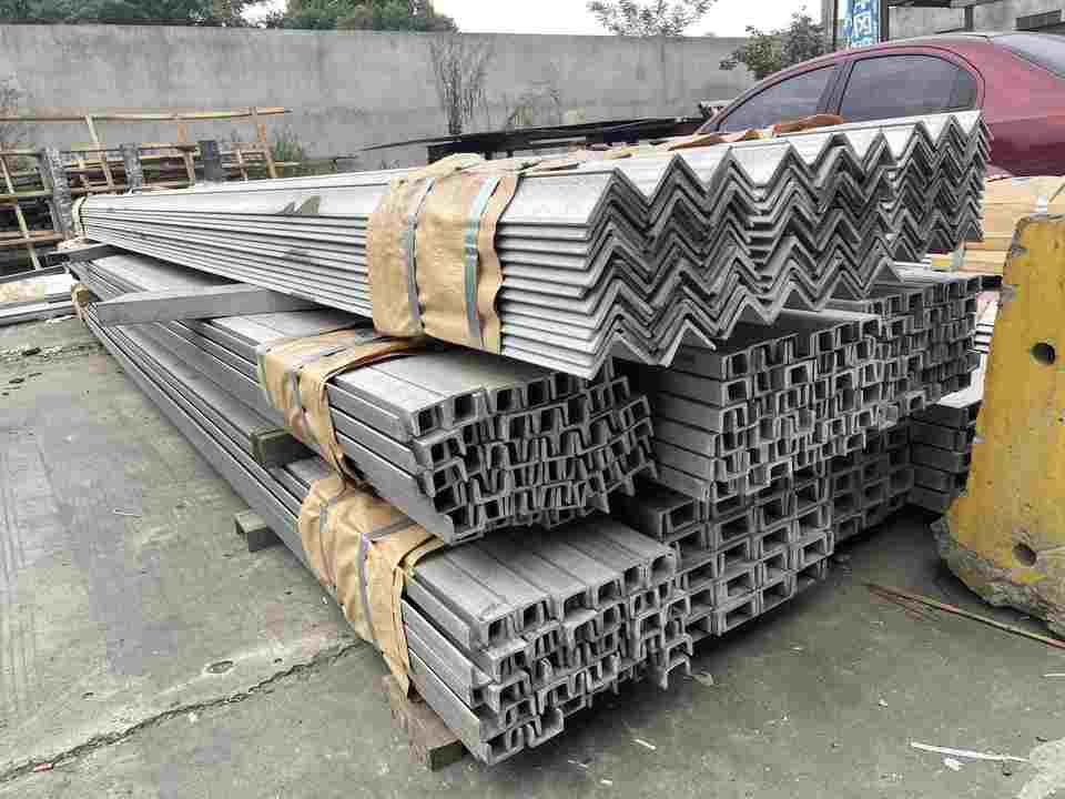 L 150 x 150 x 20 Hot Rolled Steel Equal Leg Angle L 150 x 150 x 20 Hot Rolled Steel Equal Leg Angle
