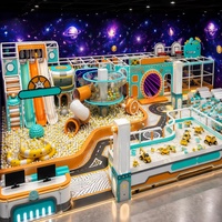Fabricant professionnel d'équipements de jeux intérieurs sur le thème de l'espace, avec trois toboggans, structures à balles pointues et tunnel lumineux