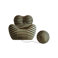 Fauteuil UP 50 Style Mamma's Hug, fauteuil lounge tout en mousse avec tissu rayé et ottoman en forme de boule