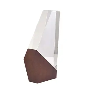 Piala kaca kristal Modern kustom sesuai pesanan dasar kayu bentuk poligon penghargaan trofi kristal