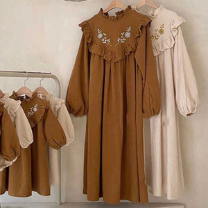 Vestido de princesa estilo occidental con volantes y bordados de encaje, inspirado en la moda coreana de otoño, para madres e hijas, ideal para nuevas madres. - Product Image 2