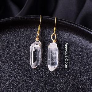 Pendientes Minimalistas de Acero Inoxidable con Gancho para la Oreja, Columna de Cuarzo Natural en Bruto, Chapados en Oro de 18K, Joyería al por Mayor - Product Image 3